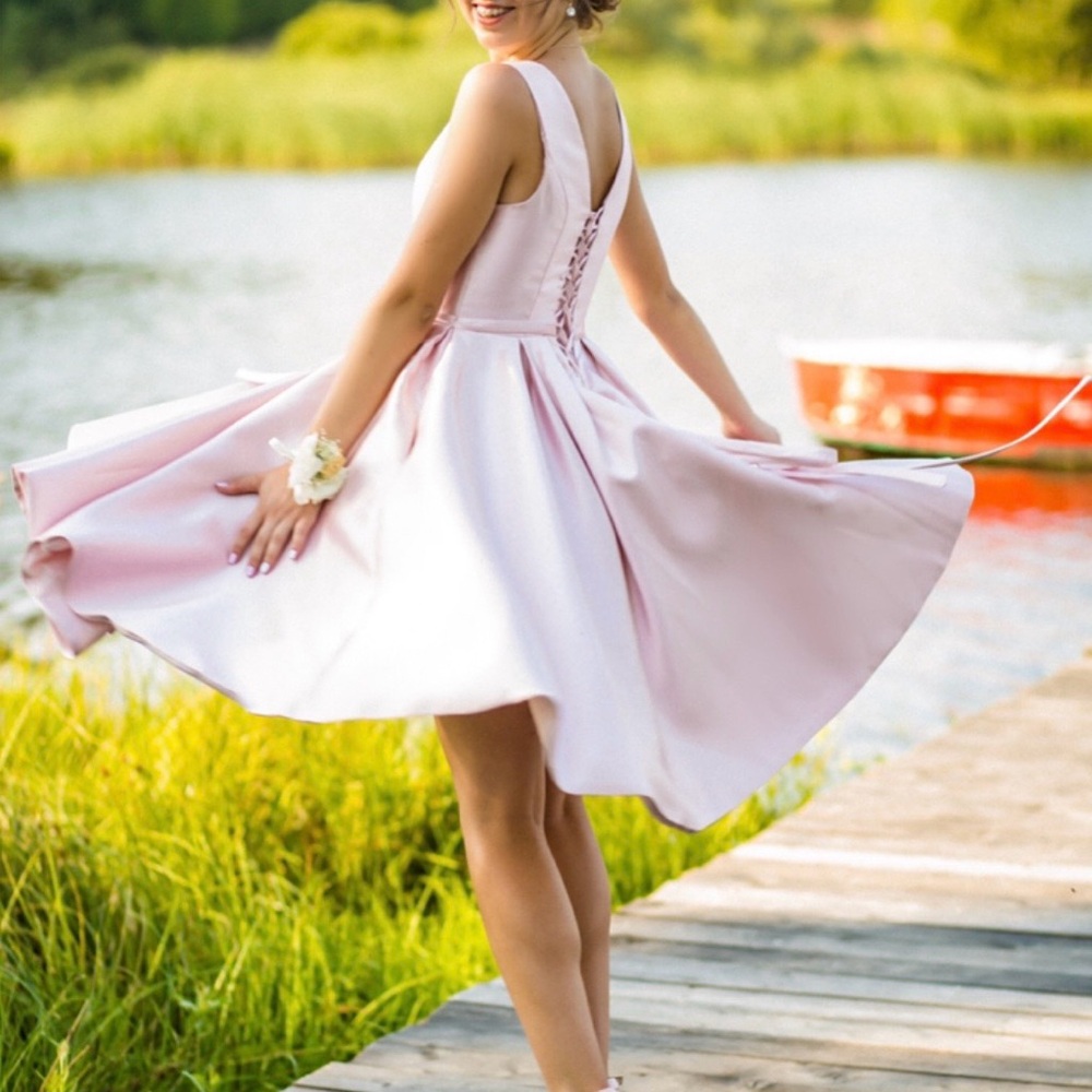 Elegant Light Pink Prom Dress with Twirl Skirt